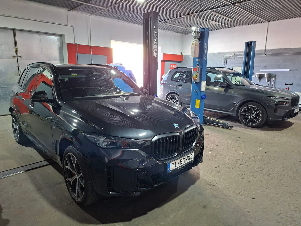 BMW v servisnej hale
